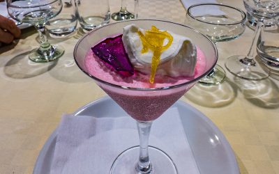Pannacotta alla barbabietola con spuma al limone
